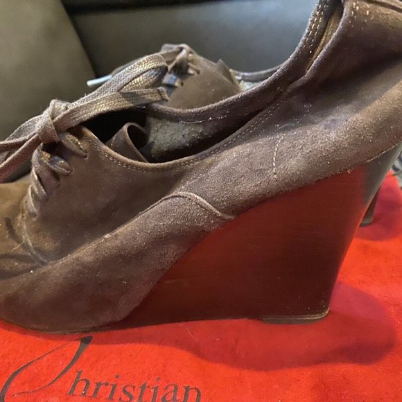 ADORABLE brown suede lace up Louboutin Red Bottom COPMFORTABLE booties 38 1/2 - Picture 7 of 9
